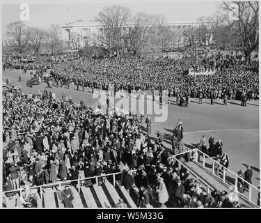 Vista la distanza della folla alla cerimonia di inaugurazione del Presidente Truman. Foto Stock