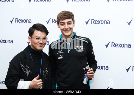 British Formula One driver George Russell del team Williams assiste il Rexona evento del marchio in Cina a Shanghai, 10 aprile 2019. Foto Stock