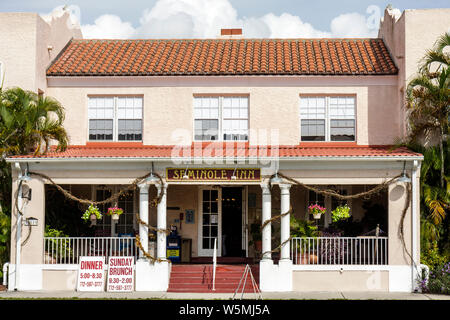 Florida Martin County,Indiantown,Seminole Country Inn,hotel storico,hotel,1926,alloggio,insegna,logo,cena,brunch della domenica,portico,duchessa di Windsor,famou Foto Stock