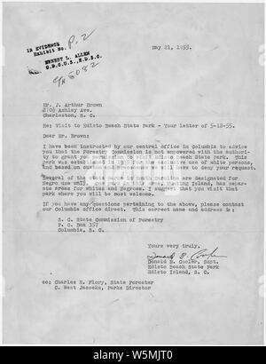 Allegato P-2 da Etta Clark, et al. vs. C.H. Flory, membro Forester, et al, campo di applicazione e il contenuto: questa lettera da Donald B. raffreddatore, sovrintendente, Edisto Beach State Park, Edisto Island, South Carolina, datata 21 maggio 1955, è in risposta ad un maggio 12, 1955, richiesta da J. Arthur Brown di Charleston, Carolina del Sud per visitare Edisto Beach State Park. La lettera nega la richiesta sulla base del fatto che il parco è stato istituito per l'uso esclusivo di persone di colore bianco. Foto Stock