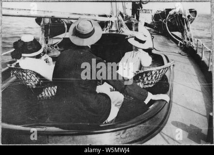 Roosevelt e Eleanor Roosevelt con Sara Delano Roosevelt a Campobello Foto Stock