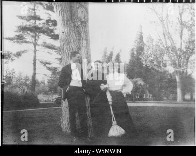 Roosevelt e Eleanor Roosevelt con Sara Delano Roosevelt a Newburgh, New York Foto Stock