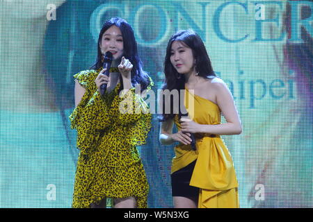 Lee Hae-ri e Kang Min-Kyung Corea del Sud duo pop Davichi eseguire durante il 2019 DAVICHI Concerto in Taipei, Taiwan, 7 aprile 2019. Foto Stock