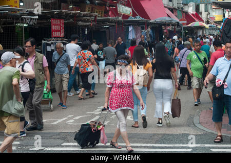 Strade dello shopping di Sham Shui Po, Kowloon, Hong Kong, Cina Foto Stock