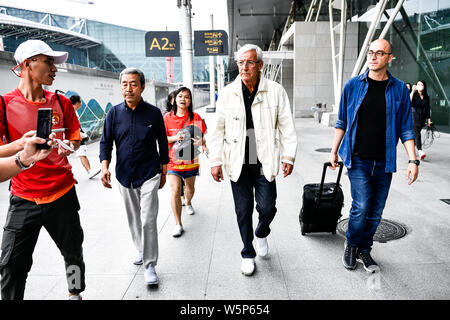 Capo allenatore Marcello Lippi, centro della nazionale cinese gli uomini della squadra di calcio arriva a Guangzhou Baiyun International Airport nella città di Guangzhou, così Foto Stock