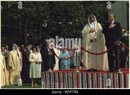 Jimmy Carter e Prince Fahd bin Abd al-Aziz Al-Saud Principe ereditario dell'Arabia Saudita durante una cerimonia di benvenuto alla Casa Bianca. Foto Stock