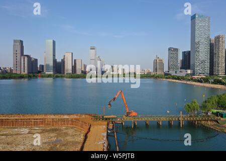 Vista aerea del sito counstruction del Lago dei Cigni di tunnel nella città di Hefei, Cina orientale della provincia di Anhui, 27 aprile 2019. Foto Stock