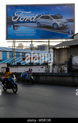 Dadar e stazione ferroviaria piedi overbridge Mumbai Maharashtra India Asia Foto Stock