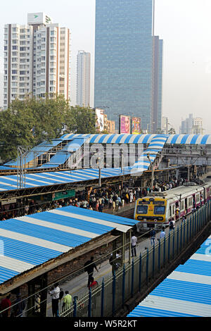 Dadar e stazione ferroviaria di Mumbai India Maharashtra Asia Foto Stock