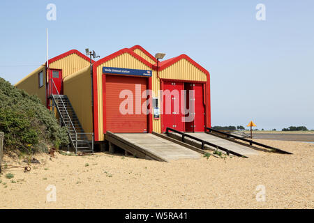 Scialuppa di salvataggio della stazione a wells accanto al mare sulla costa di Norfolk Foto Stock