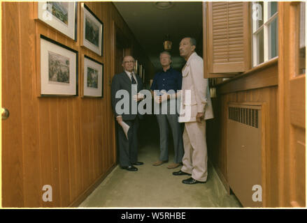 Menachem Begin, Jimmy Carter e Anwar Sadat incontrare nel corso del Vertice di Camp David. Foto Stock