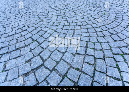 Muratura sul marciapiede in Italia Roma prospettiva sfondo grigio. Foto Stock