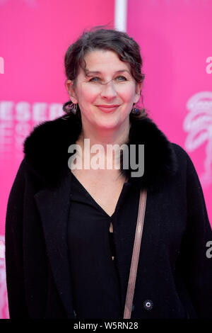 Isabelle Gelinas presenti alla cerimonia di apertura del 2° Canneseries, la Serie Internazionale Festival di Cannes, presso il Palais des Festivals su Ap Foto Stock