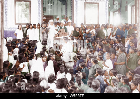 Mahatma Gandhi alla riunione delle donne Madras Chennai Tamil Nadu India Asia settembre 1921 vecchia immagine d'annata 1900s Foto Stock