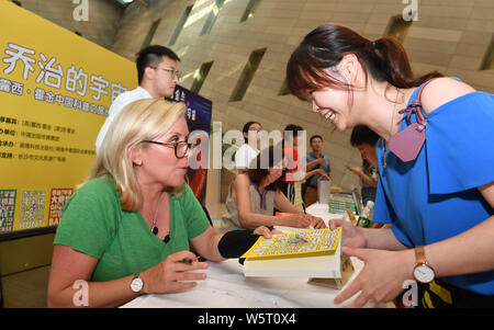 Romanziere inglese Lucy Hawking, figlia del compianto fisico teorico Stephen Hawking e scrittrice Jane Wilde Hawking, partecipa a un evento promozionale f Foto Stock