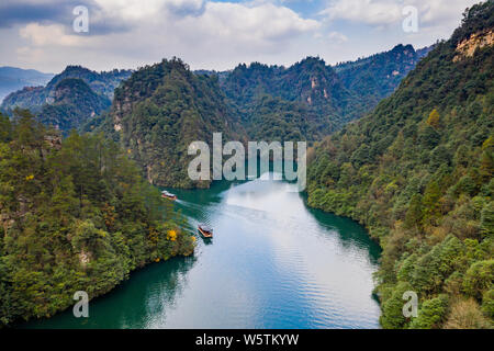 Bella vista montagna del lago BaoFeng in Zhangjiajie, Cina Foto Stock