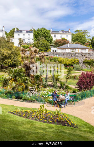 Candie Gardens, restaurata alla fine del XIX secolo i giardini, St Peter Port Guernsey, Isole del Canale della Manica UK Foto Stock