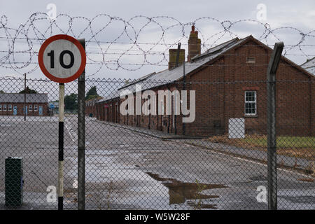 Caserma militare a Folkestone nel Kent sul giorno di pioggia Foto Stock