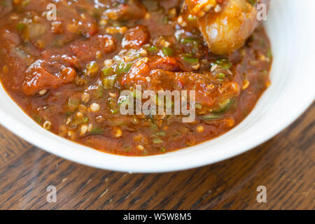 Piccante nigeriano Okra Okra zuppa nel recipiente Foto Stock