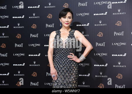 Hong Kong attrice Carina Lau arriva sul tappeto rosso per il cinquantacinquesimo Golden Horse Awards di Taipei, Taiwan, 17 novembre 2018. Foto Stock