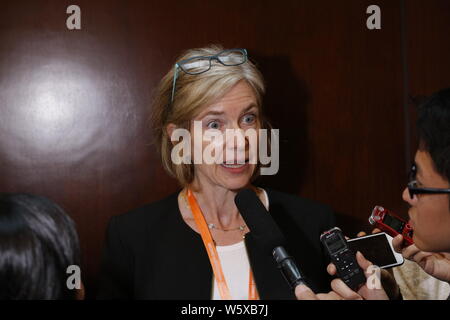 American biochemist Jennifer Doudna, professore presso il Dipartimento di molecolare e biologia cellulare presso la University of California, viene intervistato durante Foto Stock