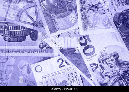 Varie banconote provenienti da diversi paesi di close-up (bielorussi rubli, Lari georgiano, zloty polacco, Israeliano sicli, dongs vietnamita). Backgro denaro Foto Stock