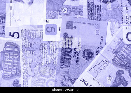 Varie banconote provenienti da diversi paesi di close-up (bielorussi rubli, Lari georgiano, zloty polacco, Israeliano sicli, dongs vietnamita). Backgro denaro Foto Stock