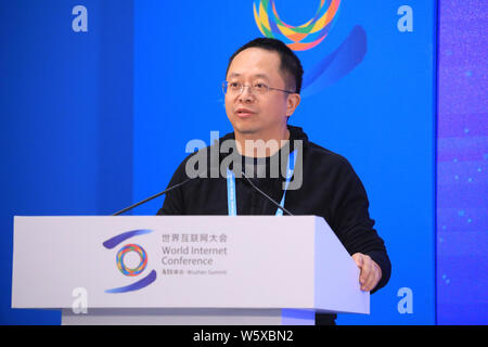 Zhou Hongyi, co-fondatore, Presidente e CEO di Qihoo 360, parla alla cerimonia del varo per la Cina economia digitale investimento e finanziamento Allian Foto Stock