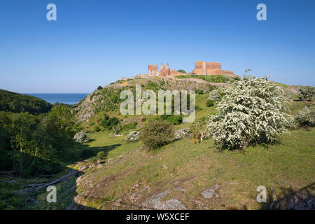 Le rovine della fortezza medievale di Hammershus vicino Allinge sulla costa nord occidentale della isola di Bornholm Foto Stock