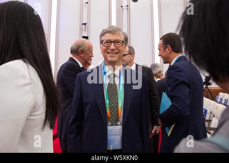 American business magnate Bill Gates, fondatore della Microsoft Corporation, partecipa alla cerimonia di apertura per la prima China International Import Expo (CI Foto Stock