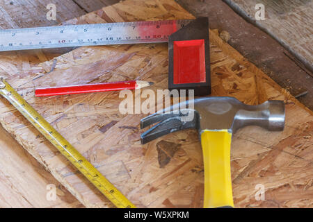 Falegname legno di misura in officina Foto Stock