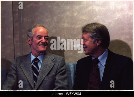 Il senatore Hubert Humphrey e Jimmy Carter Foto Stock