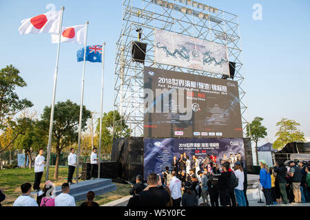 (Da sinistra) prima runner-up Kisa Nakamura del Giappone, vincitore Sakura Yosozumi del Giappone e la seconda runner-up il papavero Starr Olsen di Australia Australia p Foto Stock