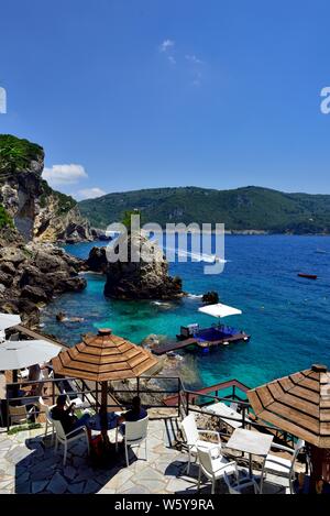 La Grotta Beach Bar,Paleokastritsa,Corfù, Grecia Foto Stock