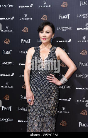 Hong Kong attrice Carina Lau arriva sul tappeto rosso per il cinquantacinquesimo Golden Horse Awards di Taipei, Taiwan, 17 novembre 2018. Foto Stock