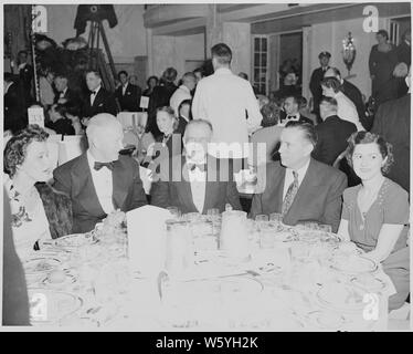 Vista della tabella alla cena in onore di Presidente Truman e Vice Presidente Alben Barkley al Mayflower Hotel di Washington, D. C. Foto Stock