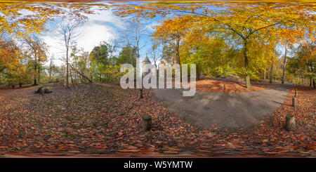 Visualizzazione panoramica a 360 gradi di 360° panorama interattivo di Castello Coch vicino a Cardiff. Si prega di credito: Panoptica