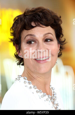 Helen McCrory frequentando il una volta... In Hollywood UK premiere nel quadrato di Leicester, Londra. Foto Stock