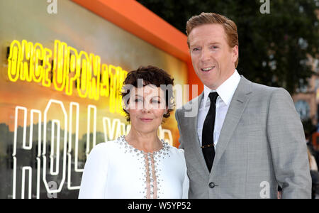 Helen McCrory e Damian Lewis frequentando il una volta... In Hollywood UK premiere nel quadrato di Leicester, Londra. Foto Stock