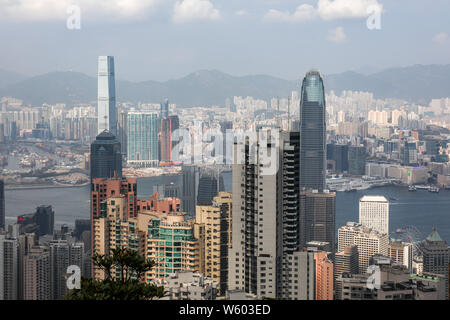 Centrale e grattacieli di Kowloon visto dal Victoria Peak di Hong Kong Foto Stock