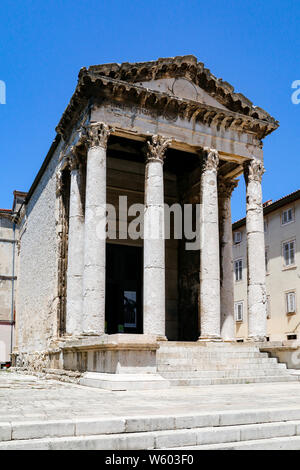 Antico tempio romano di Augusto a Pola, Croazia Foto Stock
