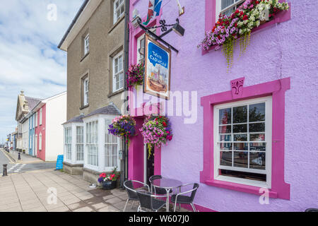 Il Tafarn y Cadwgan pub Aberaeron in una popolare località balneare in Ceredigion, Wales, Regno Unito Foto Stock