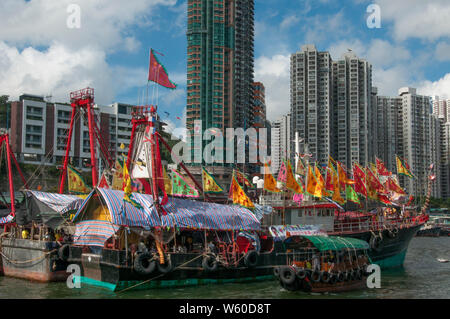 Drago barche nel porto di Aberdeen, Isola di Hong Kong Foto Stock