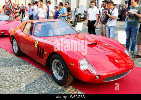 Parco Valentino al Motorshow 2019: mostre di supercars nello storico castello del Valentino, Torino, Piemonte, Italia Foto Stock