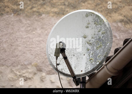 LNB sky satellite dish fix Foto Stock