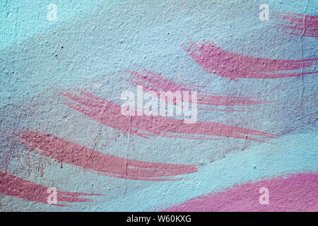 Rosa di pennellate blu sulla parete dipinta. Foto Stock