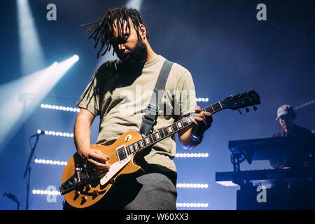 Gang di giovani effettuando al Enmore Theatre, a Sydney il 29 novembre 2018. Foto Stock