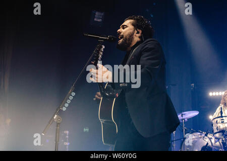 Gang di giovani effettuando al Enmore Theatre, a Sydney il 29 novembre 2018. Foto Stock