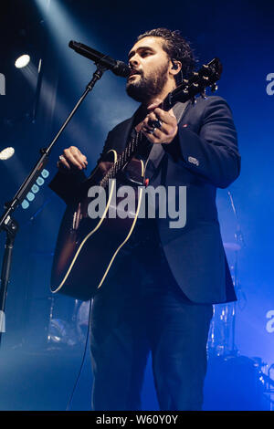 Gang di giovani effettuando al Enmore Theatre, a Sydney il 29 novembre 2018. Foto Stock