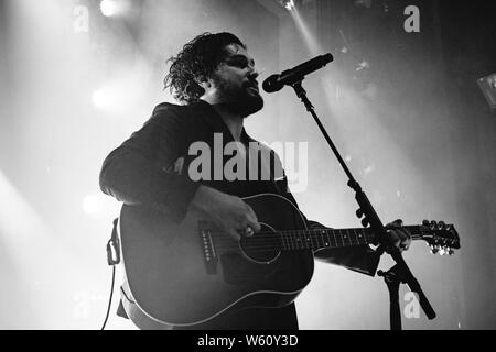 Gang di giovani effettuando al Enmore Theatre, a Sydney il 29 novembre 2018. Foto Stock